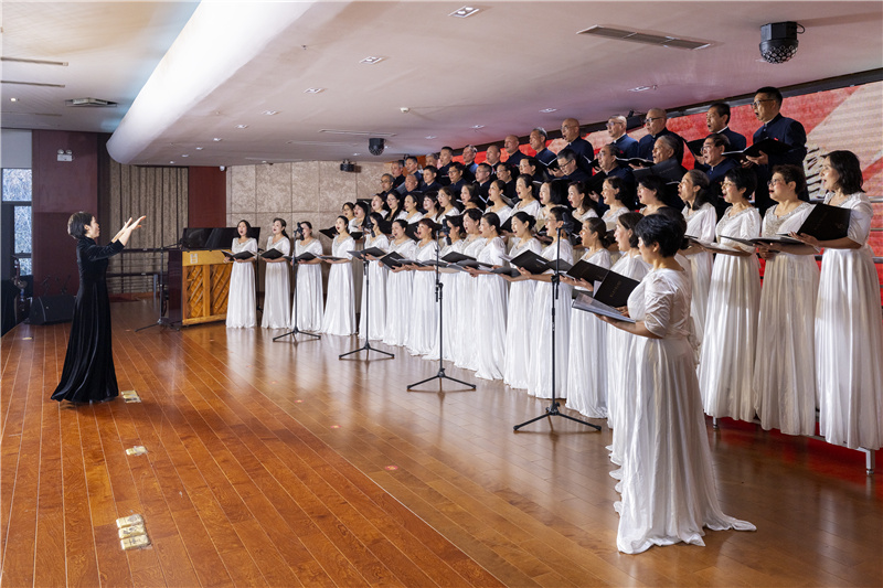 校合唱团《舟中晓望》.jpg 校合唱团《舟中晓望》.jpg