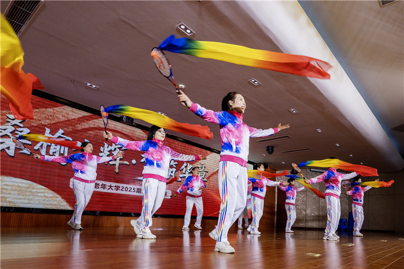 柔力球班《五星红旗》.jpg 柔力球班《五星红旗》.jpg